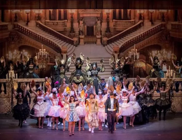 12 часа демонтират сцената на "Фантомът на операта" – двойно повече време я строят