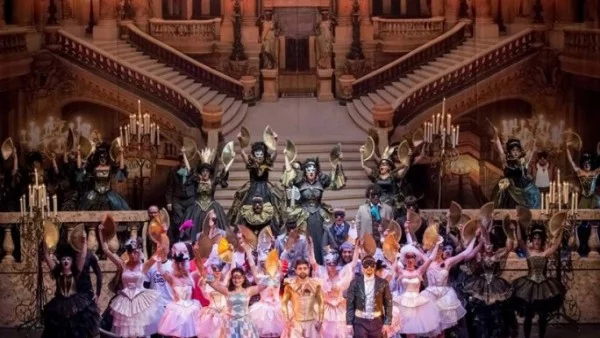 12 часа демонтират сцената на "Фантомът на операта" – двойно повече време я строят