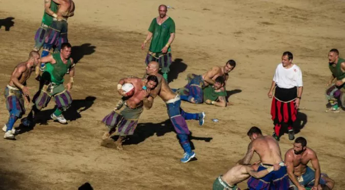 Флорентинският футбол - най-бруталният отборен спорт в света (СНИМКИ+ВИДЕО)