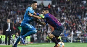 ВИДЕО: Изпуснахте ли финта, с който Навас счупи кръста на Суарес край тъчлинията?