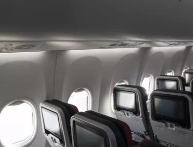 Абсурд заради коронавируса: Кихащ човек приземи самолет