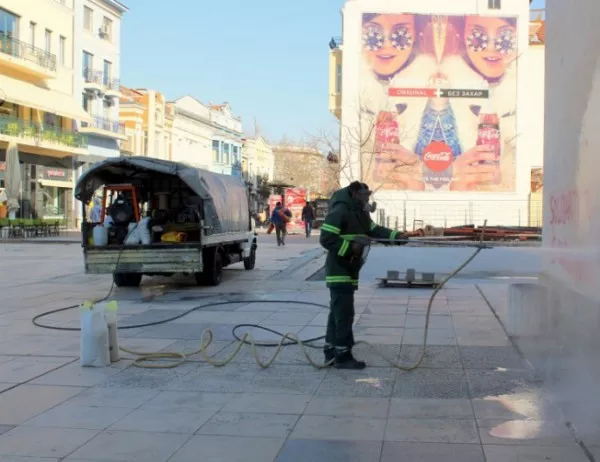 Общинско предприятие тръгва на война срещу надписите по улиците на Пловдив