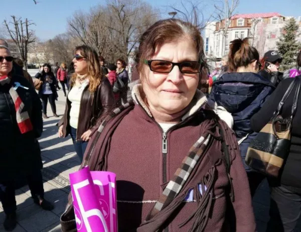 Над 100 медицински сестри в Плевен протестираха с искане на достойни заплати