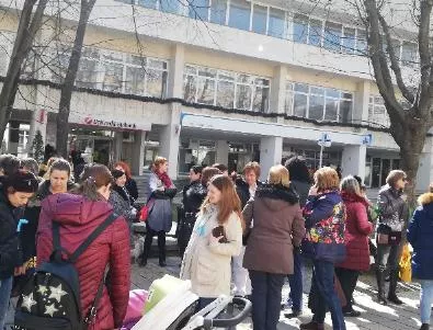 И майки на деца с увреждания подкрепиха протеста на медиците в Добрич