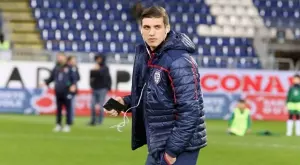 {{ otherArticle[0].article.title }}