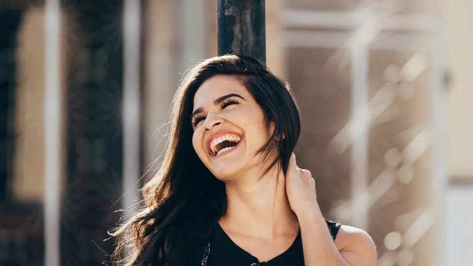 Смях на глас - ръководство за зодиите, които обичат черния хумор 