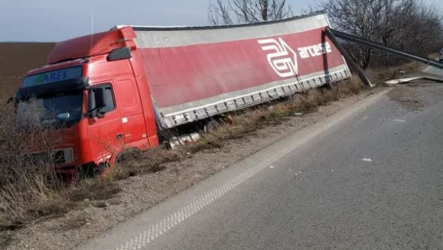 ТИР се е самозапали на АМ "Тракия"