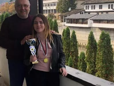 Треньор от Бургас е в основата на успеха на 15-годишна шахматистка