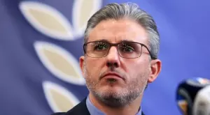 {{ otherArticle[0].article.title }}