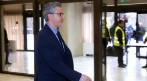 {{ otherArticle[0].article.title }}