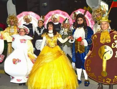 Театралният състав на Разлог на карнавал в Македония