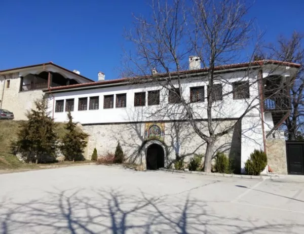 Кукленският манастир - райско кътче на 15 километра от Пловдив (СНИМКИ)