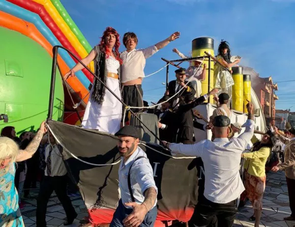 "Титаник" акостира на карнавала в Павел баня (ВИДЕО)