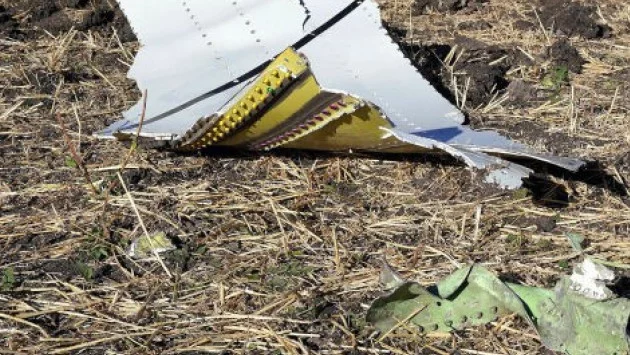 Малък самолет се разби в населено място в Пакистан, има жертви