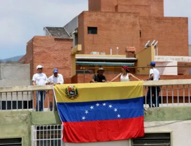 Държавните служители във Венецуела се връщат на работа, след като вече горе-долу има ток