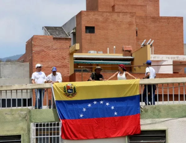Държавните служители във Венецуела се връщат на работа, след като вече горе-долу има ток