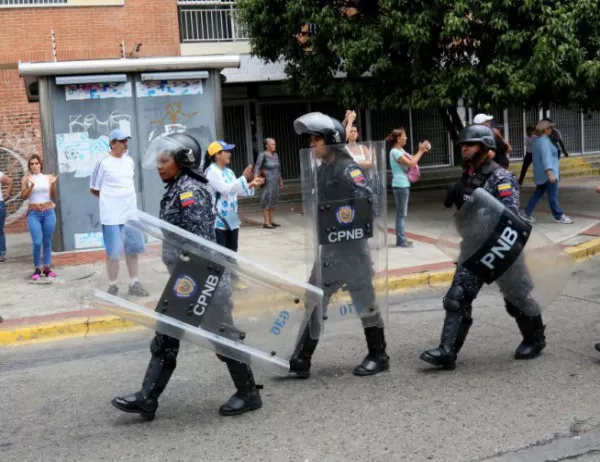 Нова жертва на протестите срещу Мадуро, той иска предложения как да се развива Венецуела