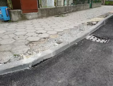 Жители на Благоевград сами асфалтират улиците си