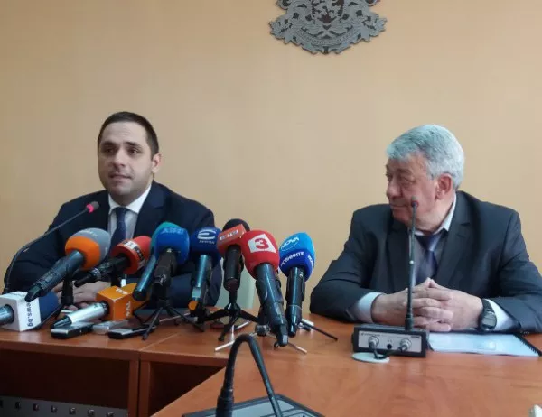 Проект за промени в закона за горивата връчиха "българските жълти жилетки" на Караниколов