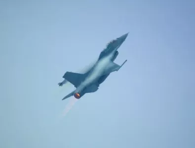 ГЛЕДАХТЕ НА ЖИВО: Екип на Actualno.com се качи на симулатора на F-16 (ВИДЕО)