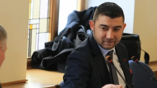 Общински съветник на ВМРО обвини "Демократична България" в лъжа заради софийски автобуси