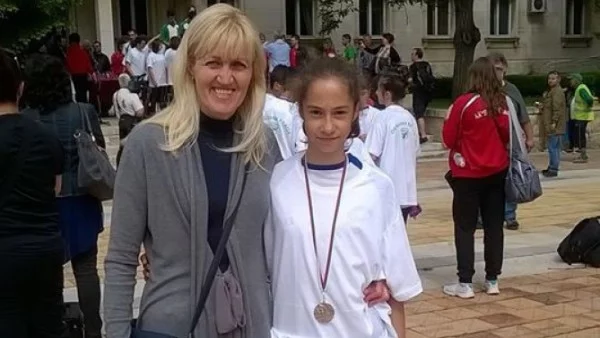 Талантливата лекоатлетка Михаела Миткова, която замени Мадрид с Враца