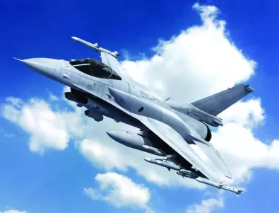 Западът обсъжда доставка на F-16 за Украйна, Лондон готви ракети с далечен обсег