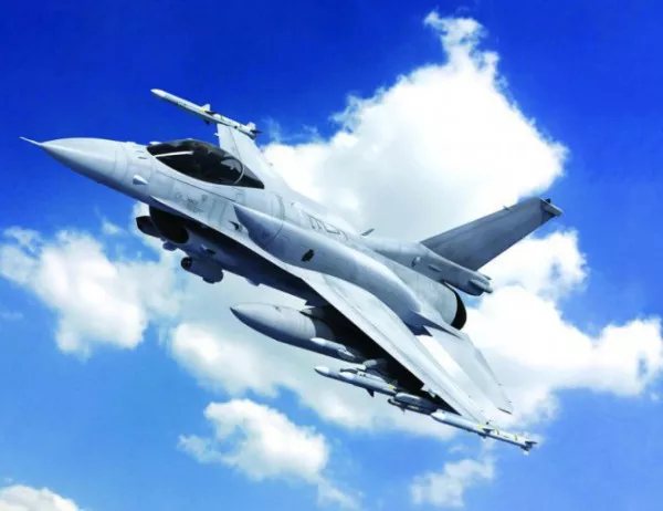 България ще има първите си изтребители F-16 и обучени пилоти през 2023 г.