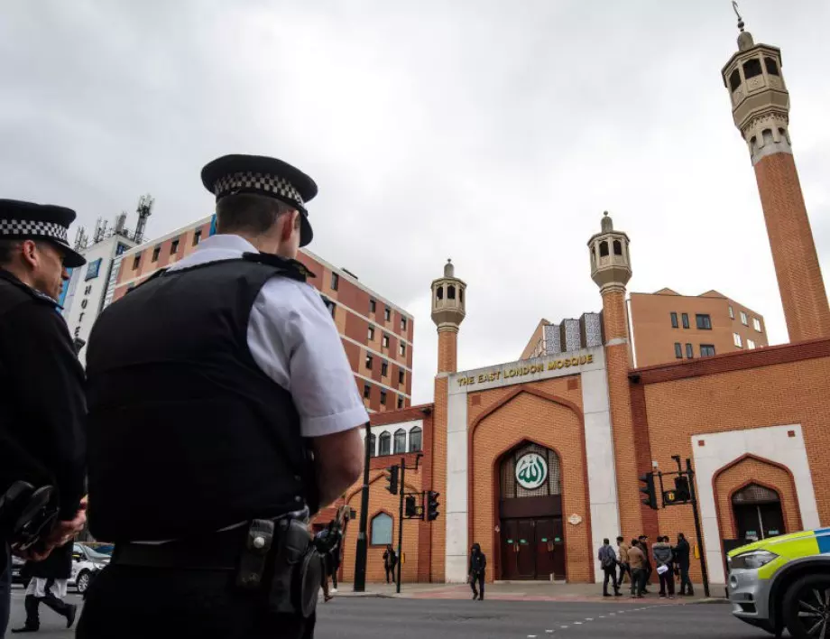Австралиецът, нападнал две джамии в Крайстчърч, е поискал да се защитава сам в съда
