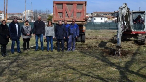 Първа копка в Казанлък за зарядната станция за електробусите