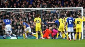 Челси съвсем се отдалечи от Шампионска лига след звучен шамар от Евертън