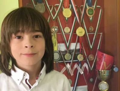 Малкият Йоан се връща с медали от международни математически състезания