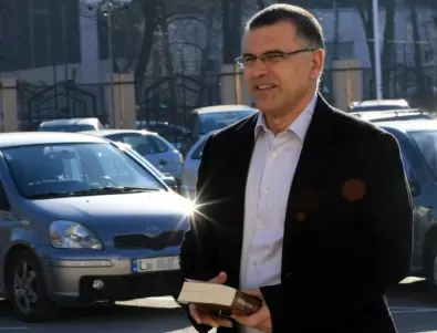 Бивш министър на Борисов: Той да не подава оставка, но да махне Сачева, Ангелов и Нанков