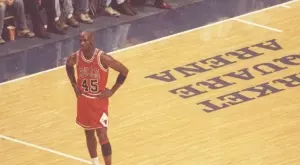 Купиха чифт маратонки на Майкъл Джордан за рекордна цена