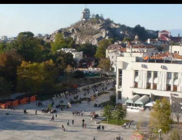 Община Пловдив влага допълнителни средства в ремонта на площад „Централен“