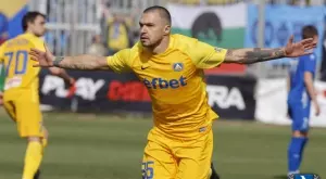 {{ otherArticle[0].article.title }}