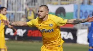 {{ otherArticle[0].article.title }}