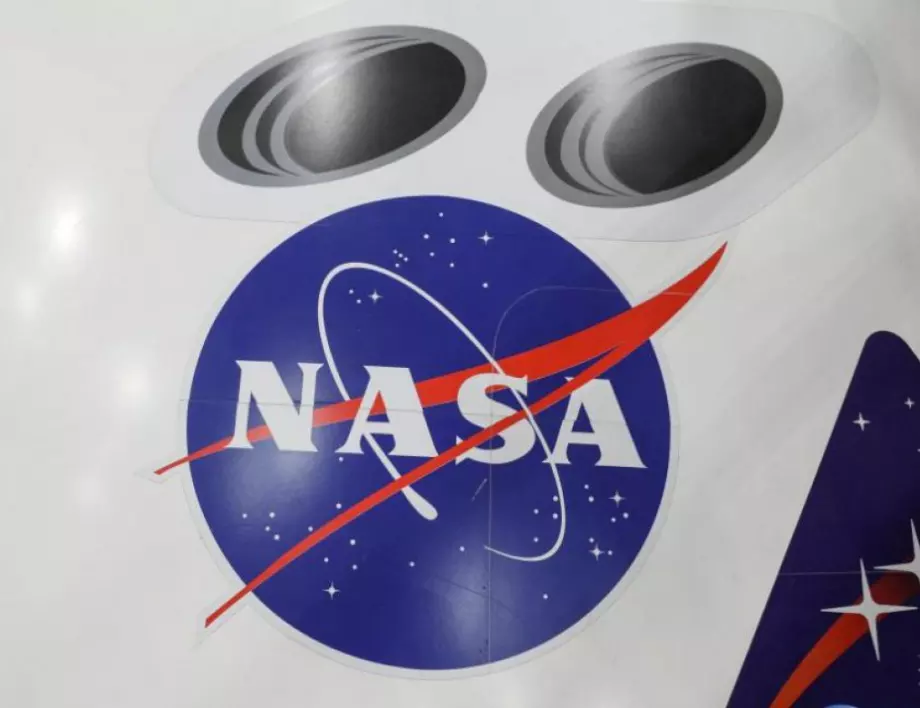 Директор на НАСА подаде оставка преди ключова мисия