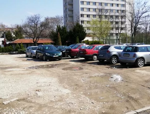 Три нови паркинга на невралгични места изграждат в пловдивския район „Западен“ (СНИМКИ)