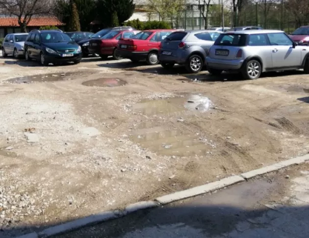 Идеи за ограничаване на колите в София - червена и жълта зона за паркиране