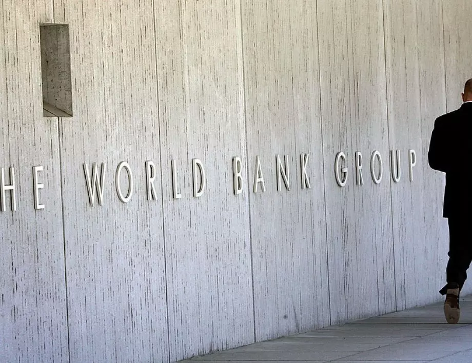 Световната банка със спешна помощ от 160 млрд. долара за 15 месеца 