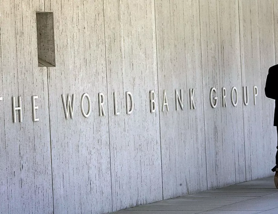 Световната банка: Забавяне на световния растеж през 2022 г. заради COVID