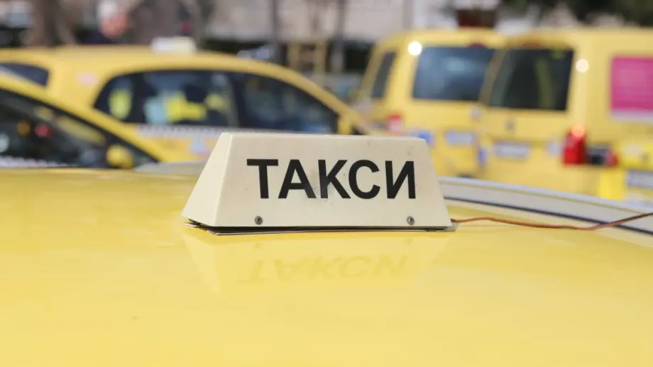 Таксита в София вече вдигат първоначалната си такса