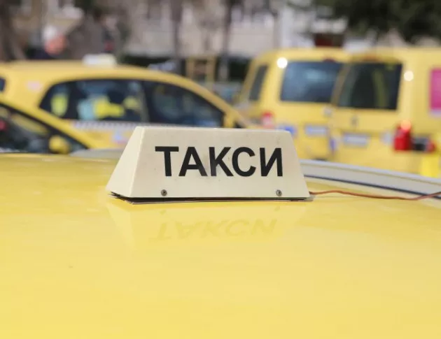 Ефективни присъди получиха младежи, опитали се да убият таксиметров шофьор