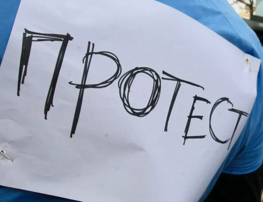 Павел Попандов поведе протест: Заведение блокира саниране на блок