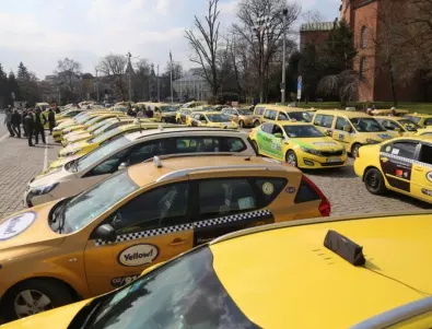 Таксиметровите шофьори планират масов протест