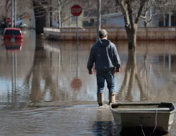 Повече от 1500 души бяха евакуирани в Източна Канада заради наводнения 
