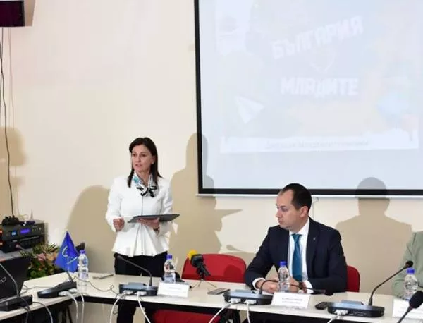 Кметът на Враца към младежите: Бъдете мотивирани и се занимавайте с политика