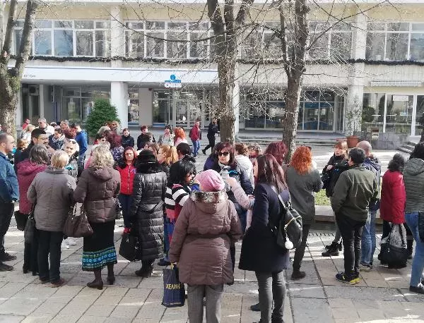 Медицински специалисти в Добрич: Принуждават ни и ние да тръгнем за чужбина