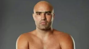 СНИМКА (18+): Съперникът на Кобрата обожава сексуалните игри 